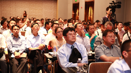 研討會(huì)現(xiàn)場(chǎng)人氣爆棚 200多位聽眾認(rèn)真聽取報(bào)告